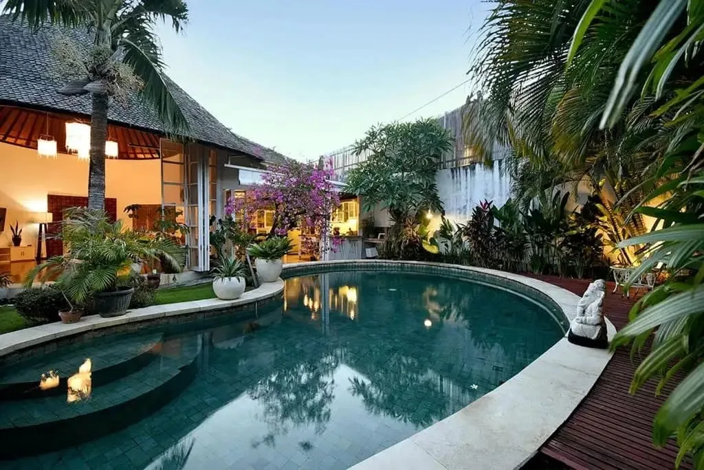 Villa 4 Kamar Tidur Lokasi di dekat Pantai Berawa Canggu - Image 4 of 10