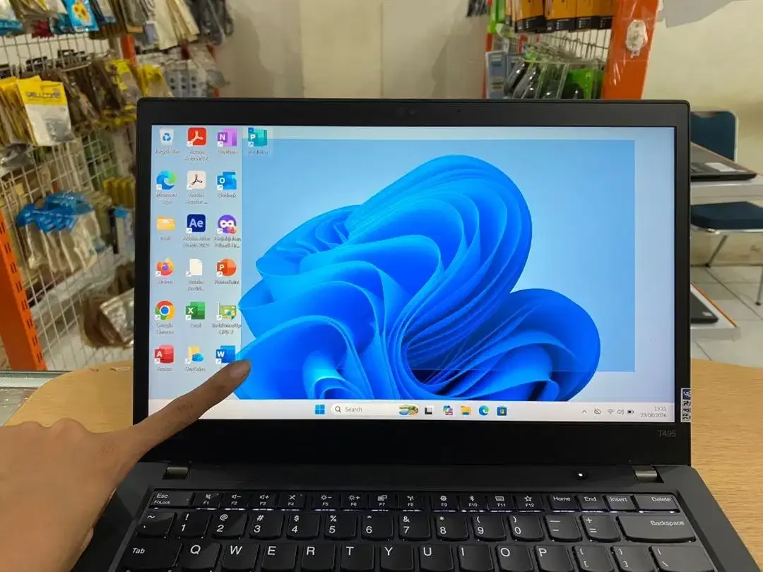 Lenovo ThinkPad T495 AMD Ryzen 5 Pro Ram 16GB SSD 512GB VGA 2GB Touch - Image 2 of 10