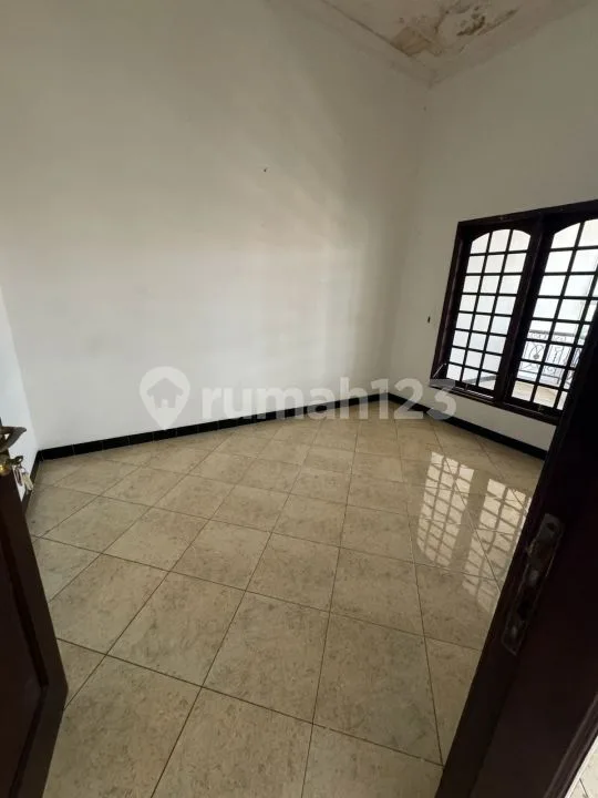 Dijual Cepat Ruko Bangunan 2 Lantai Bentuk Tanah Ngantong Jalan Gunung Agung - Image 4 of 4