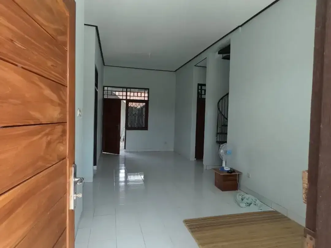Disewakan Rumah 2 Lantai Dengan Halaman Luas Di Padang Sambian Denpasar - Image 9 of 10