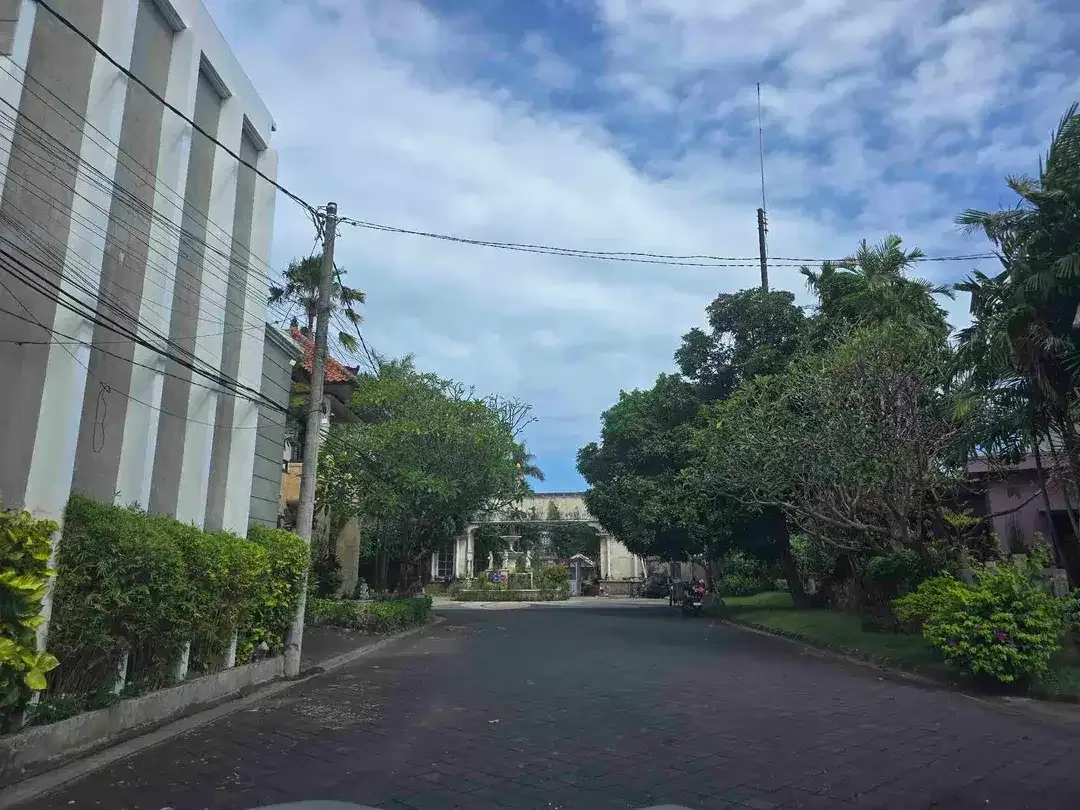 Rumah strategis lingkungan elite Bypass Garden Sanur Bali - Image 9 of 10