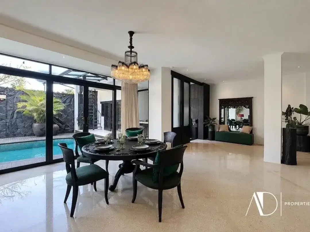 FREEHOLD | 3-BEDROOM ELEGANT TROPICAL VILLA IN KEROBOKAN - Image 8 of 10