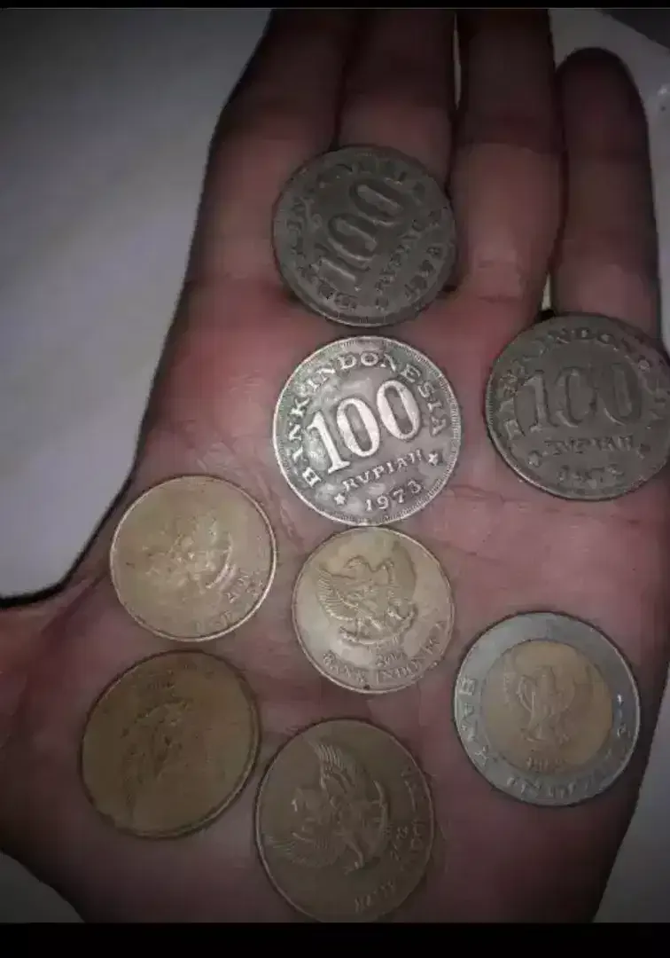 INDONESIAN GOLD COIN FOR COLLECTOR - Image 1 of 2