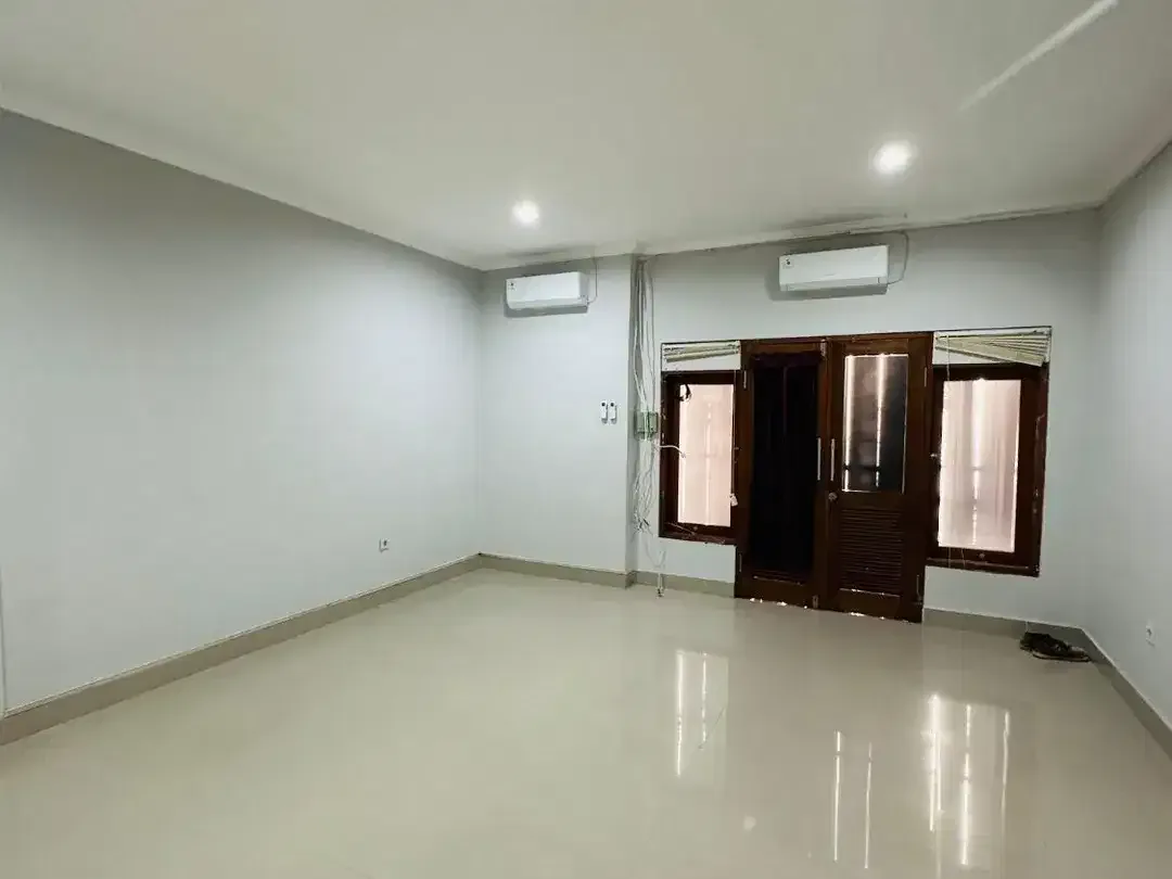 DISEWAKAN Ruko Baru Renovasi 2 Lantai Renon - Denpasar Selatan - Image 9 of 9