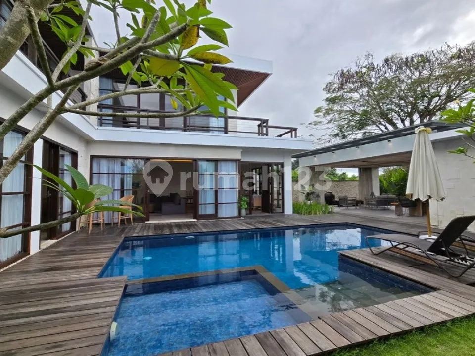 Villa With Big Garden dan Ocean View di Ungasan - Image 1 of 4