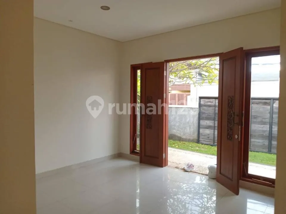 Villa dengan Kolam Renang Lokasi Strategis Full Furnish di Sanur - Image 3 of 4
