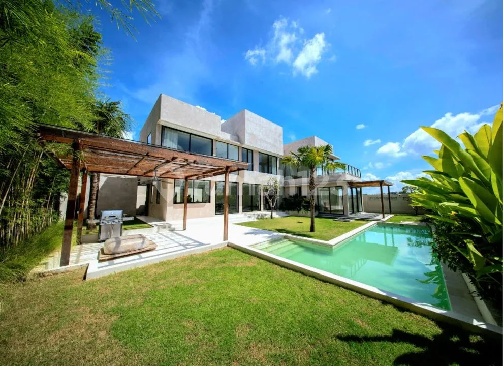 Luxury Villa 4 Bedrooms 600M2 - Bingin Pecatu - Image 1 of 4