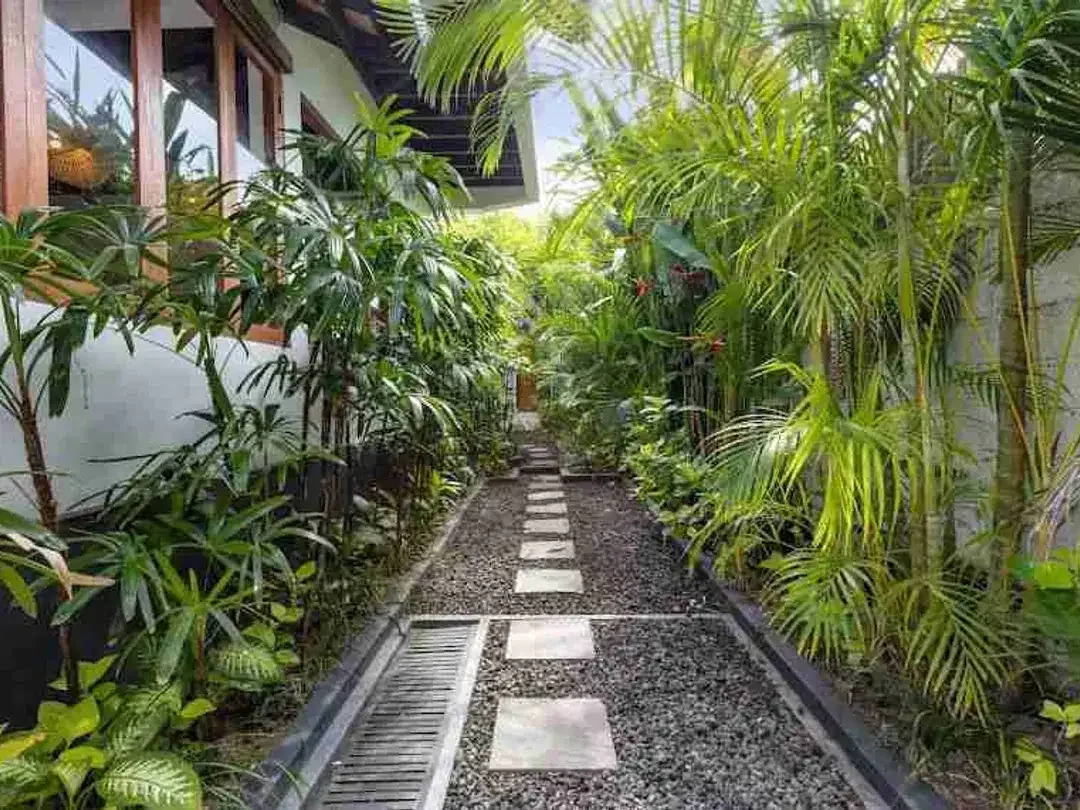 Luxury Villa Kontemporer di Sentral Seminyak Dekat Pantai - Image 2 of 10