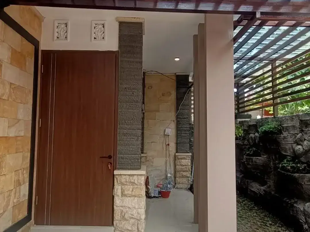 Dijual Rumah Siap Huni di Lokasi Strategis - Semi-Furnished! - Image 9 of 10