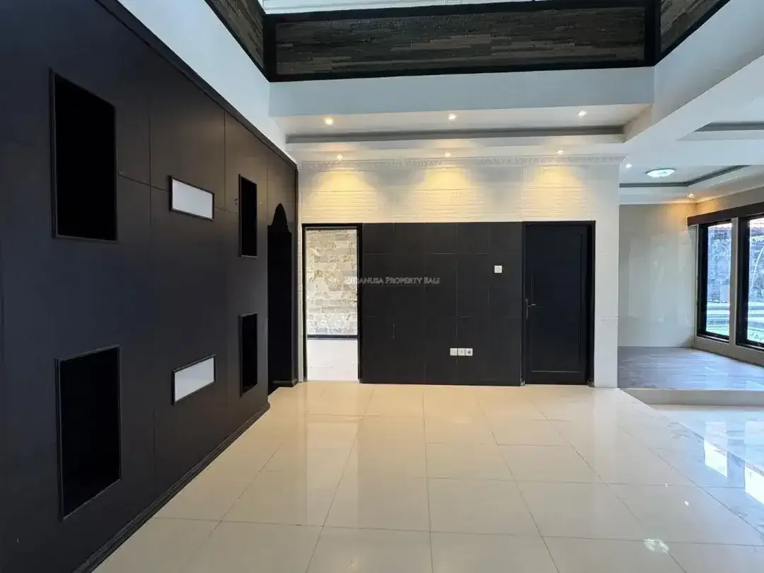 Spacious 9-Bedroom House with Private Pool Near Citraland Denpasar - Image 6 of 10