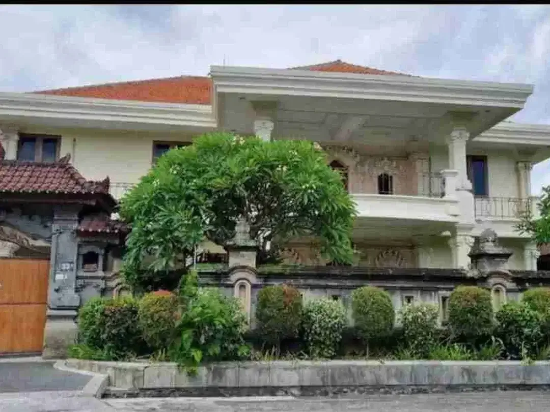 RUMAH MEWAH LANTAI II DI KAWASAN ELITE SEKAR TUNJUNG DENPASAR - Image 2 of 10