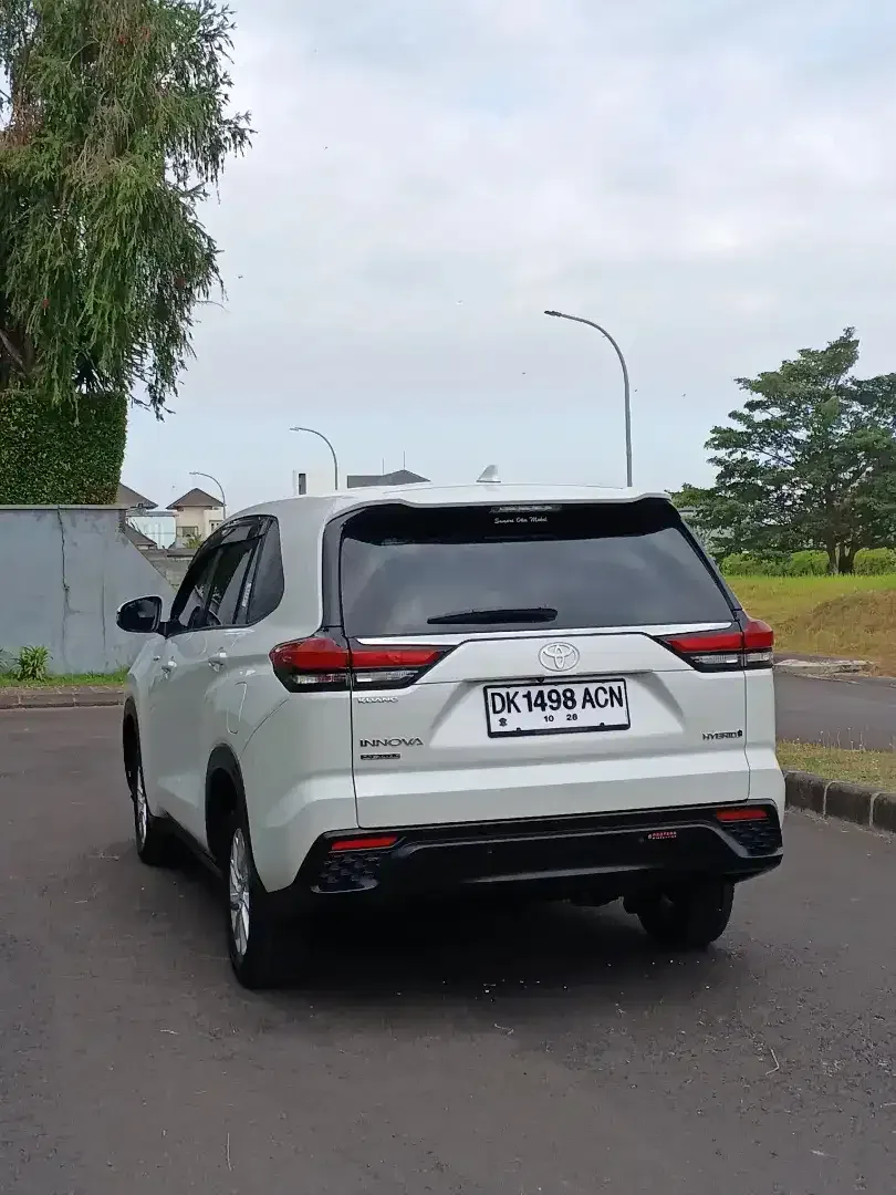 INNOVA ZENIX HYBRID KM 8 RB ASLI BALI SEPERTI BARU - Image 4 of 10