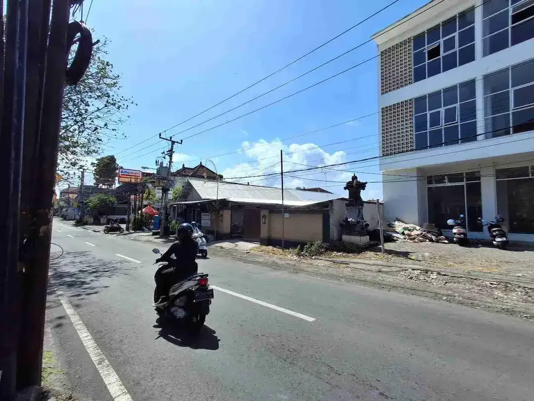 1 UNIT RUKO 3 LANTAI TERLETAK DI JL. TUKAD BALIAN, SIDAKARYA - DENPASAR SELATAN

SPESIFIKASI :
 
LT 360m²

LB 195m²

3 Lantai

Jalan 6 Meter

3 SHM - Image 4 of 10
