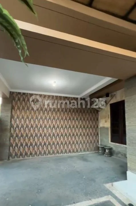 Rumah Hook 2 Lantai Suasana Tenang Renon Denpasar Bali - Image 2 of 4