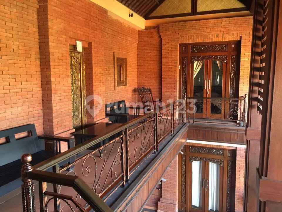 Villa 2 Lantai dengan Pool Strategis 5 Menit ke Pantai Sanur - Image 1 of 4