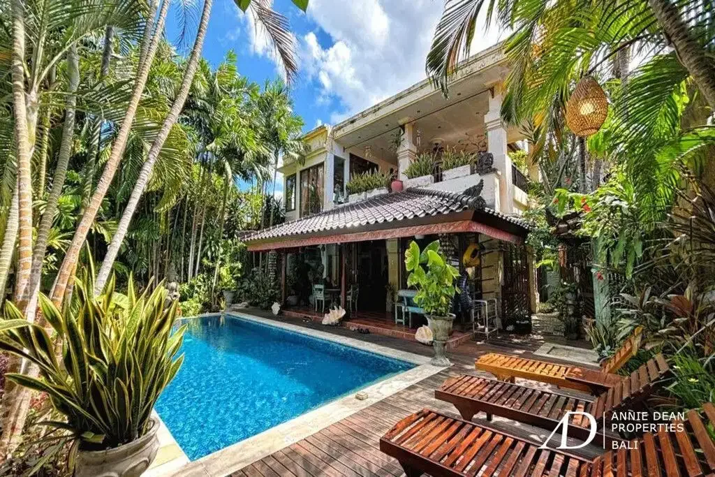 FREEHOLD | BALINESE-STYLE VILLA IN CENTRAL SEMINYAK - Image 5 of 10