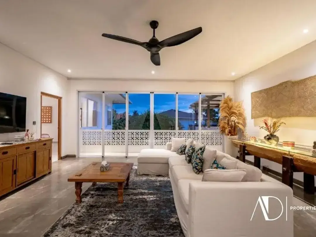 LEASEHOLD | MODERN TROPICAL VILLA IN PRIME UMALAS - Image 9 of 10