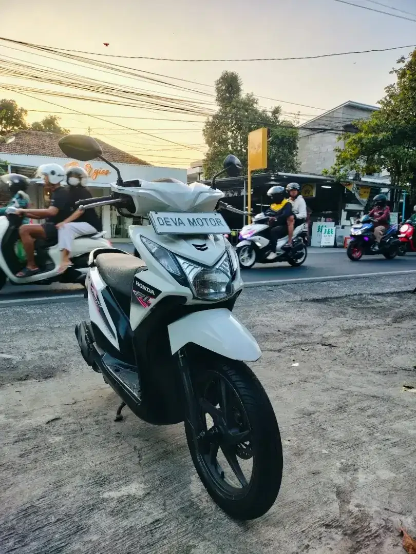 Beat injeksi 2013 putih Deva motor - Image 5 of 5