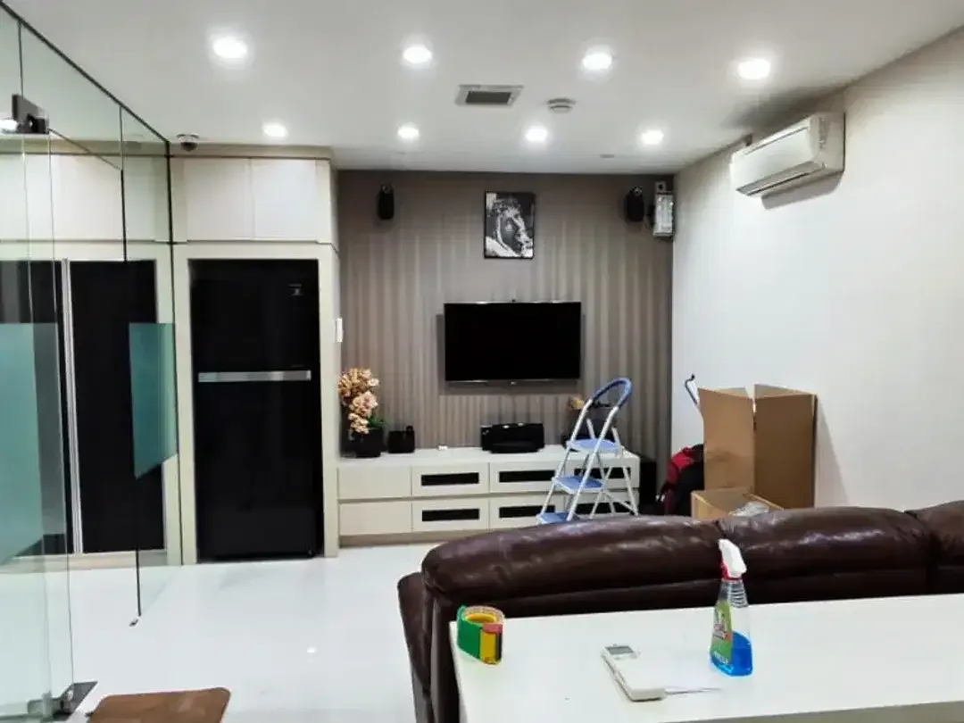 Ruko Strategis dan Fully Furnished di Jalan Utama Imam Bonjol Denpasar - Image 9 of 10