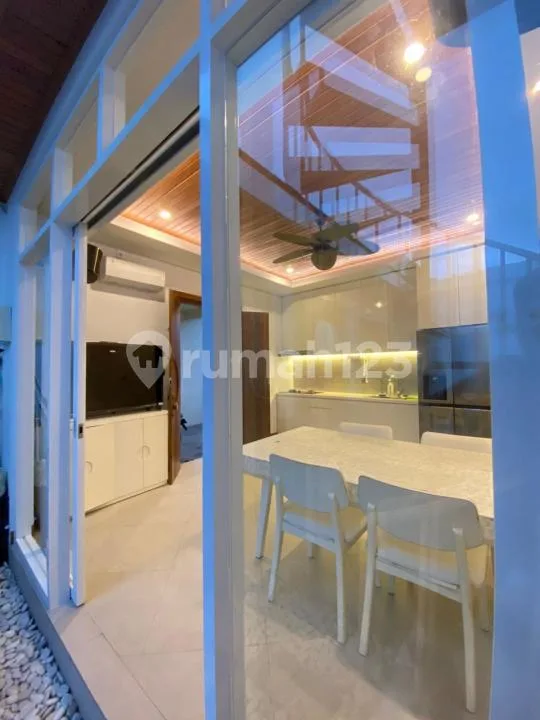 Hook Position Villa With Modern Design Near Batu Bolong Beach Canggu - Image 4 of 4