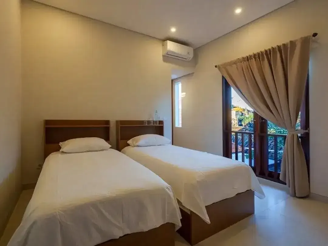 Freehold - Elegant 3-Bedroom Freehold Villa in Kerobokan, Bali - Image 6 of 10