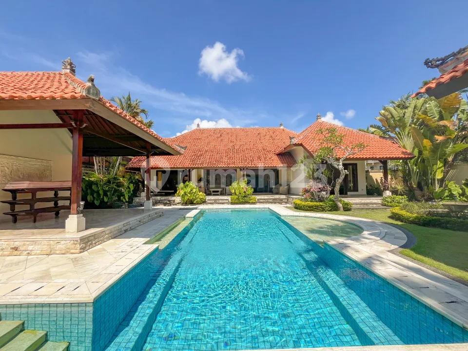 Freehold 4 Bedrooms Villa Taman Mumbul Nusa Dua - Image 1 of 4