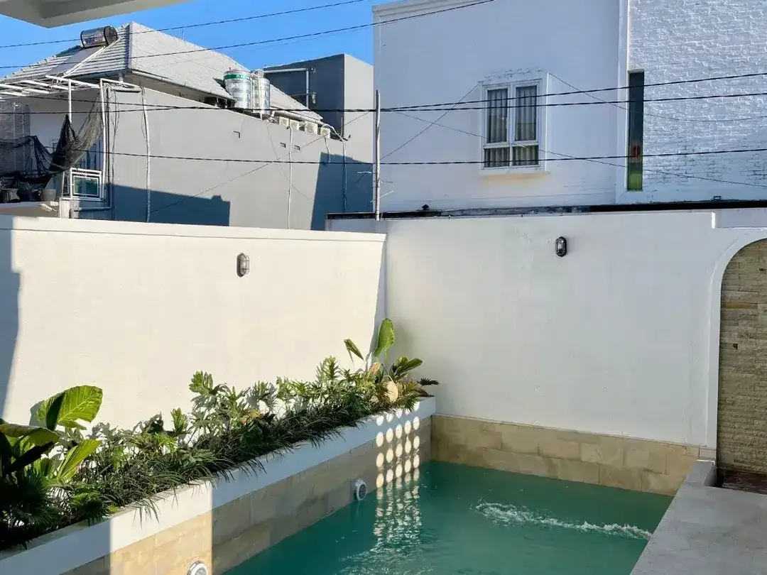 Freehold A Brand-New 3-STORY Luxurious Mediterranean-Style Villa Close To Melasti Beach and GWK Bali - Image 5 of 10