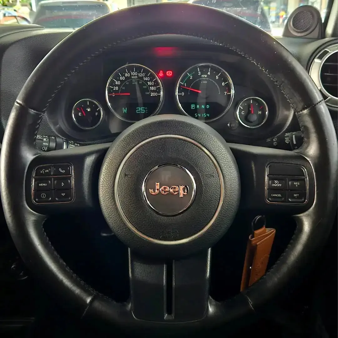 [2015] DP 50jt! Jeep Wrangler JK Sahara 2015 up Rubicon 3.6 at DK 2016 - Image 9 of 10