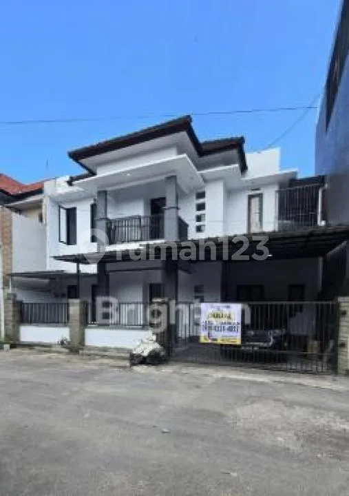 Rumah Strategis di Pemogan Denpasar 2 Lantai, Bebas Banjir - Image 1 of 4