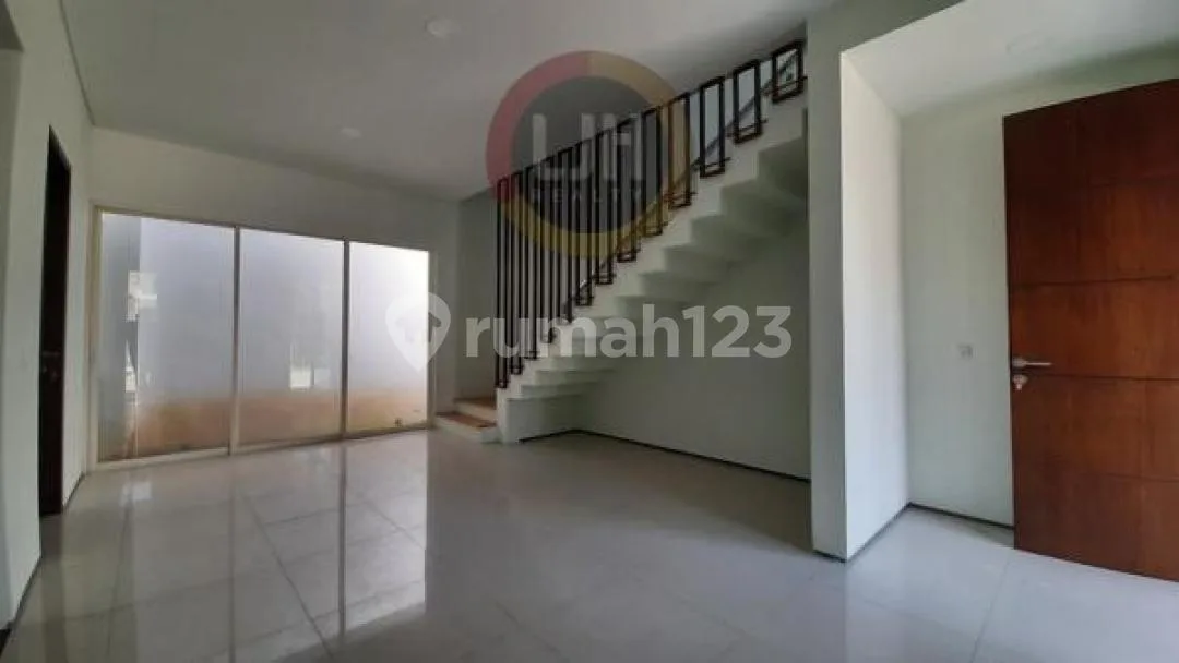2 Storey Beautiful And Minimalist House With 3 Bedrooms. Close To Mall Bali Galeria And Airport Ngurah Rai - Image 2 of 4