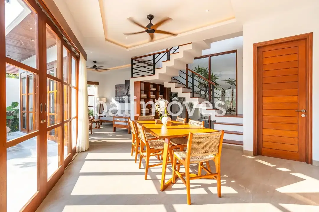 Vila Tiga Kamar Tidur Cantik Yang Strategis Di Tepi Pantai Sanur - Image 8 of 10
