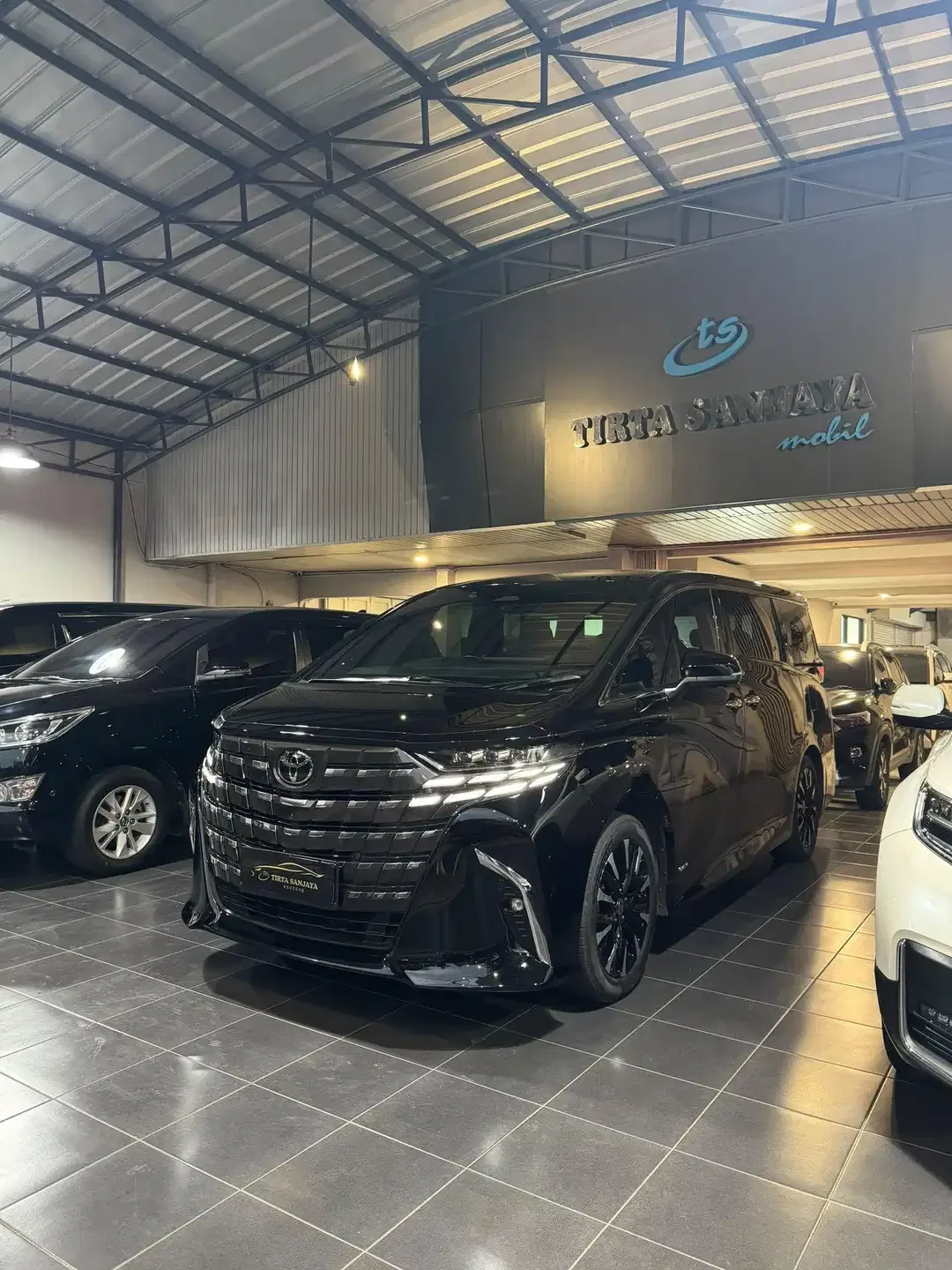 Toyota Alphard G Hybrid 2024 KM 18 rb HEV TSS | 2025 Non Modellista - Image 2 of 5