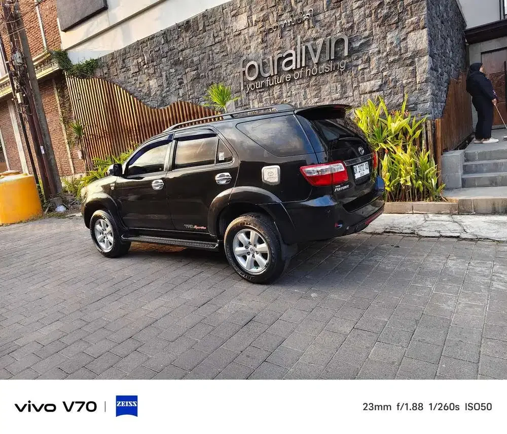 Toyota Fortuner 2011 Diesel - Image 7 of 10