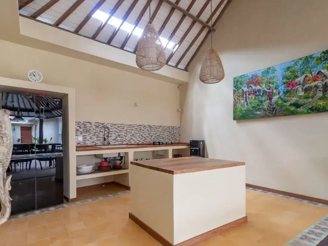 Villa tropical minimalis sangat strategis di Kerobokan dekat Canggu dan Denpasar - Image 8 of 10