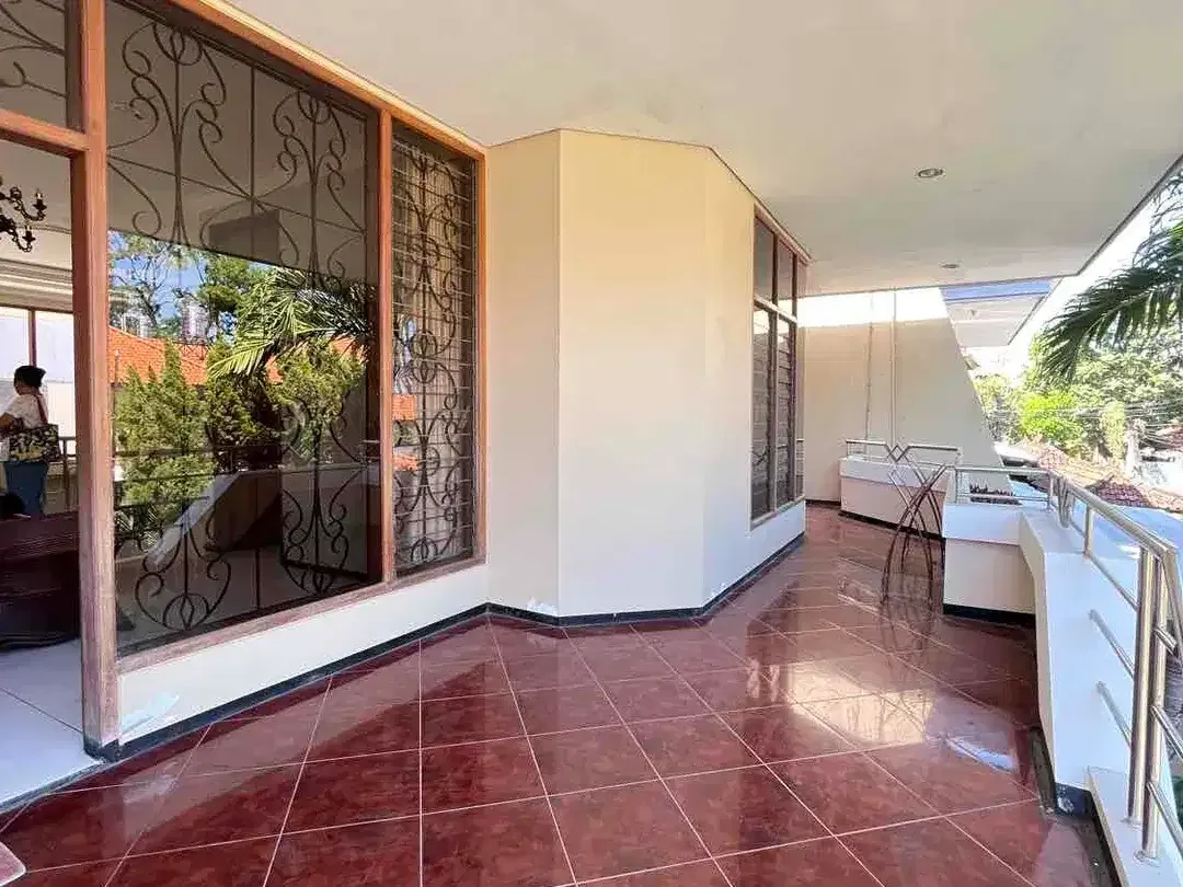 Disewakan rumah 2 lantai siap huni, tipe modern 4 Kamar Tidur - Image 3 of 10