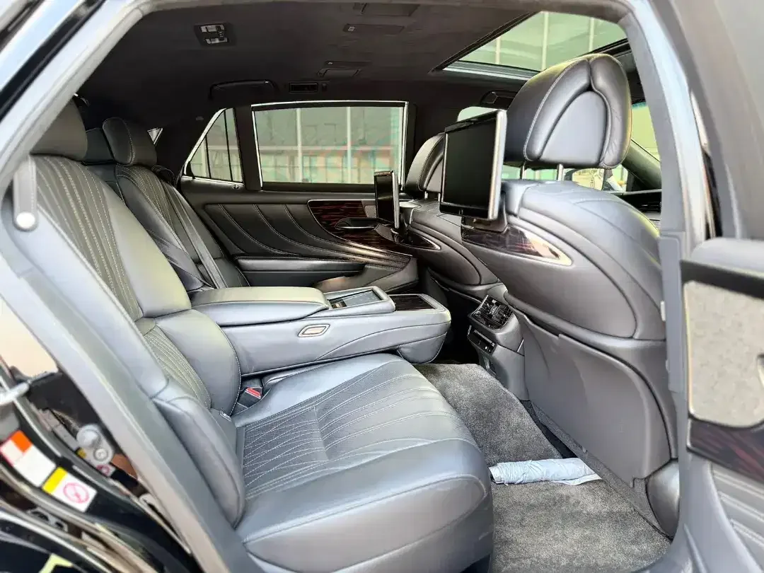 Lexus LS 500 H sedan super mewah - Image 6 of 6