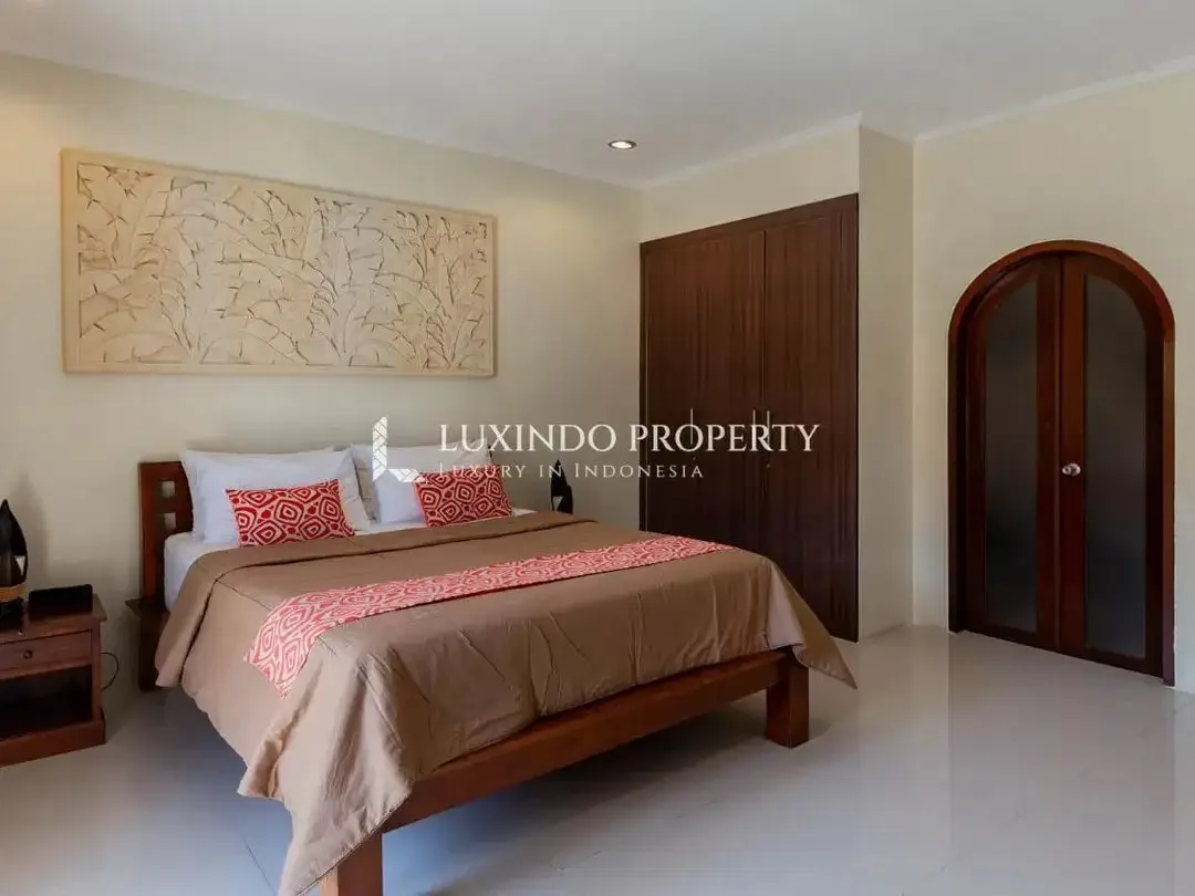 DIJUAL VILLA DENGAN 3 KAMAR TIDUR DI LEGIAN - Image 9 of 10