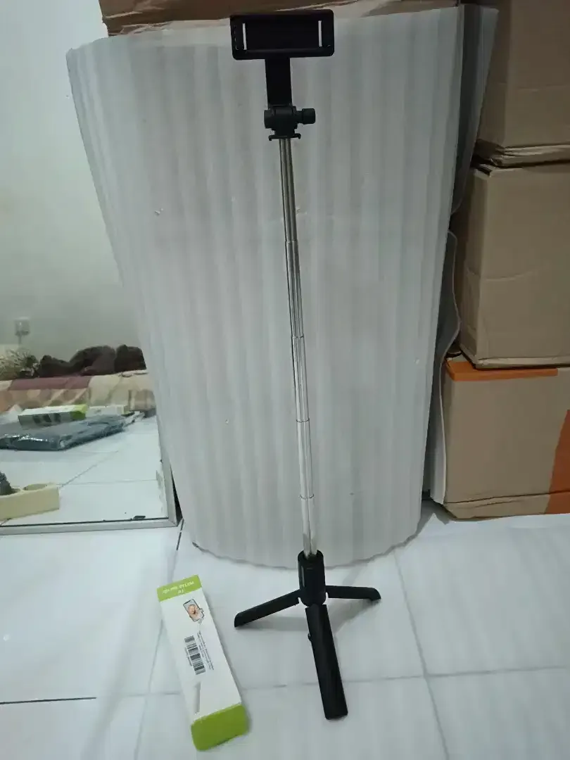 35rb BARU-Tongsis Tripod Selfie Stick Remote Camera Bluetooth 4in1 - Image 3 of 4