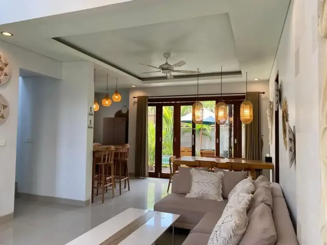 READY VILLA 3BR BIG POOL SANGAT TENANG LOKASI STARTEGIS DI UMALAS - Image 1 of 10