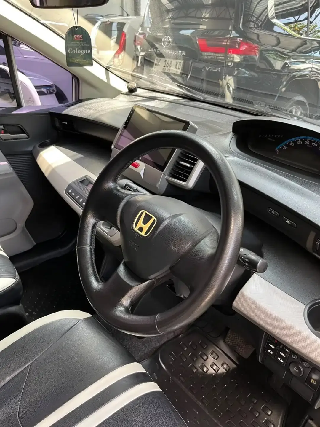 Honda Freed E 2012 putih - Image 8 of 10