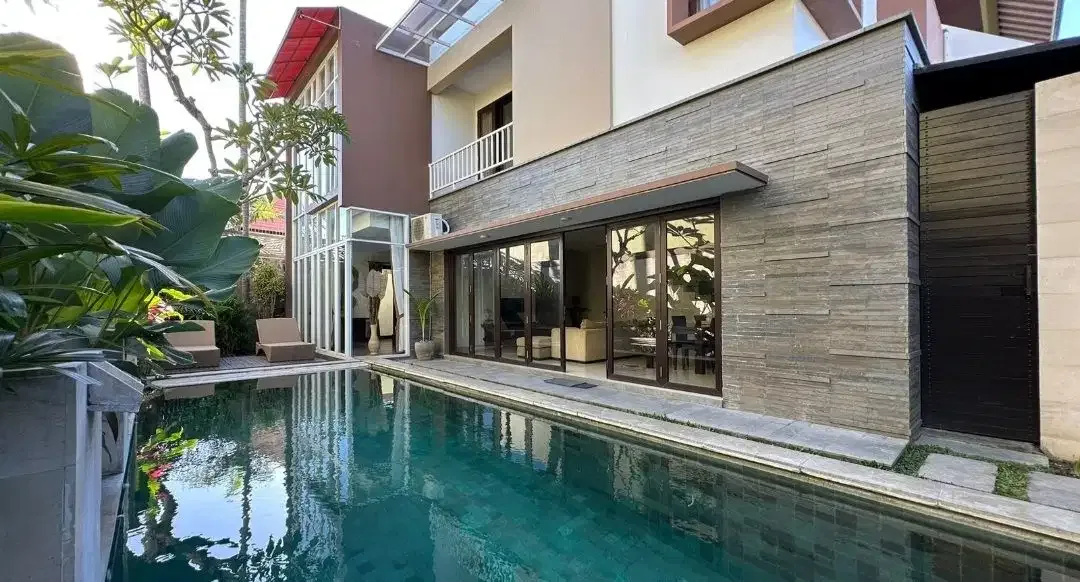 Jual Villa 2lt Furnished Lokasi Dewi Saraswati Seminyak area Investasi.rg - Image 1 of 10