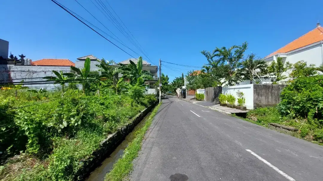 DIJUAL TANAH SUPER STRATEGIS SEMINYAK JLN DEWI SRI  LINGKUNGAN VILLA - Image 2 of 10