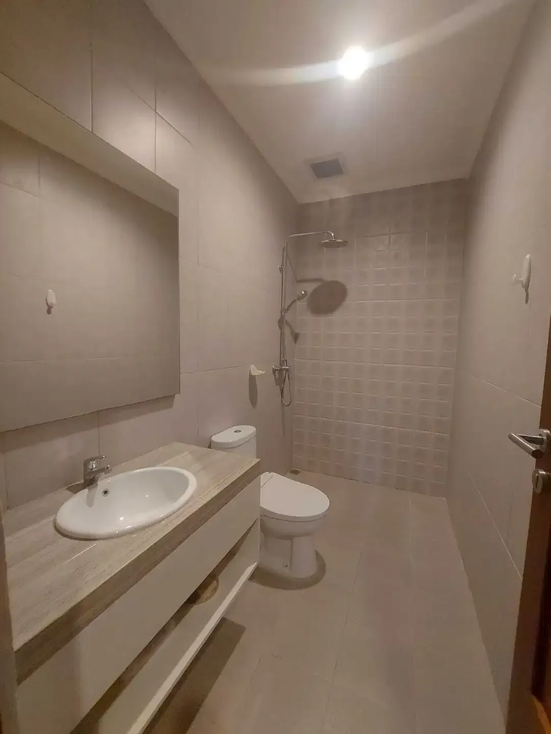 Rumah CLUSTER One Gate System Royal Garden Residence - Image 8 of 10