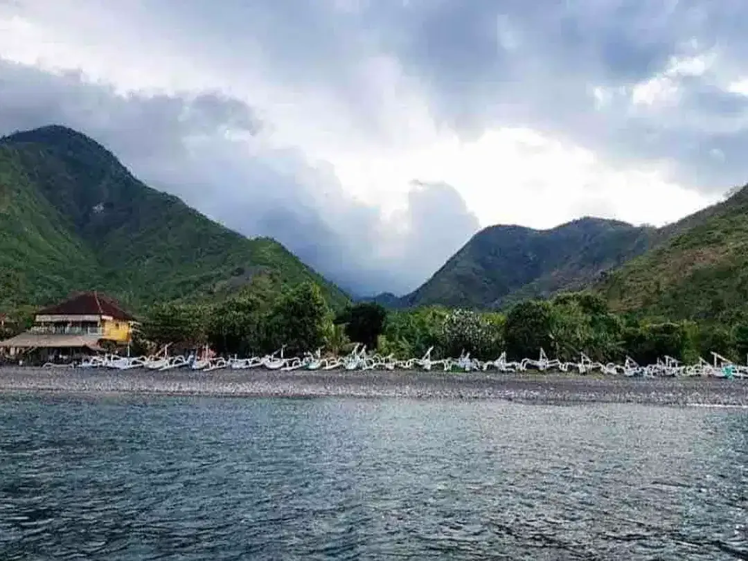 Tanah Beach Front Amed - Image 2 of 10