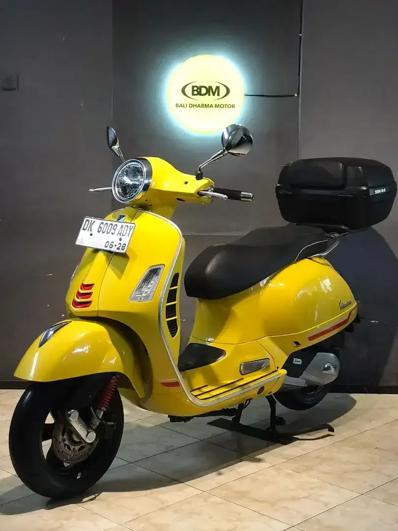 DP 6 JT/ PIAGGIO VESPA GTS TAHUN 2023 BALI DHARMA MOTOR - Image 1 of 9