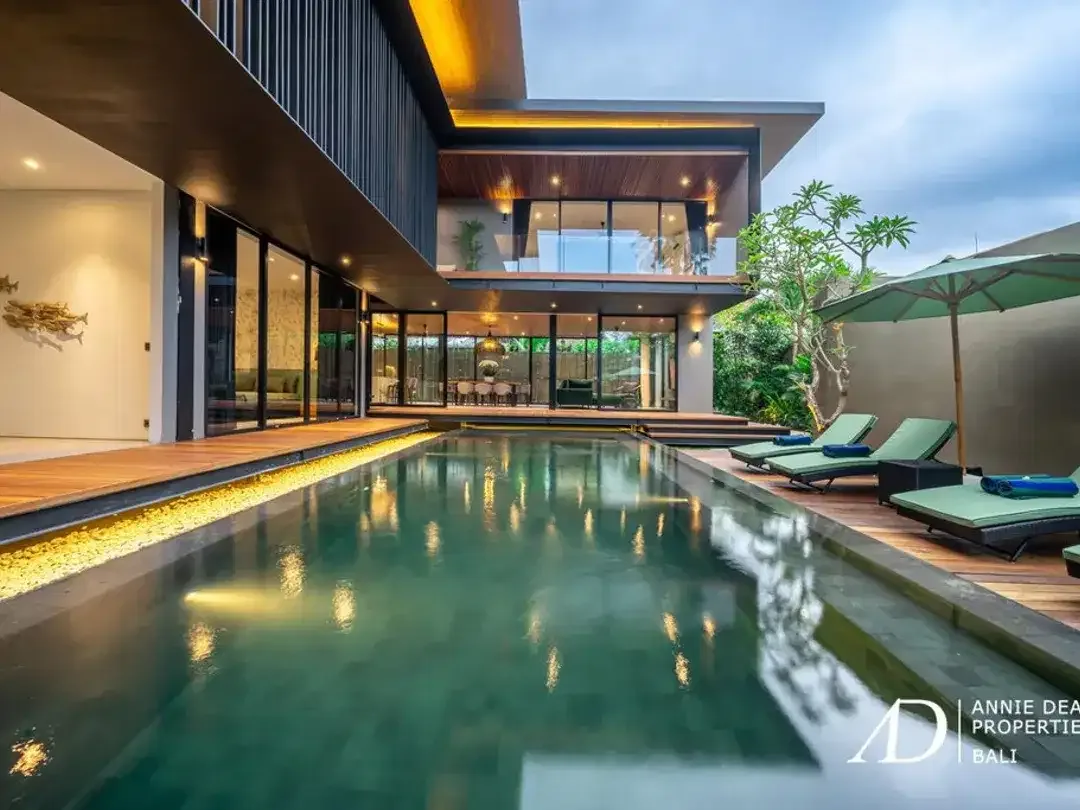 LEASEHOLD | MODERN LUXURY TROPICAL VILLA IN CENTRAL SEMINYAK - Image 2 of 10