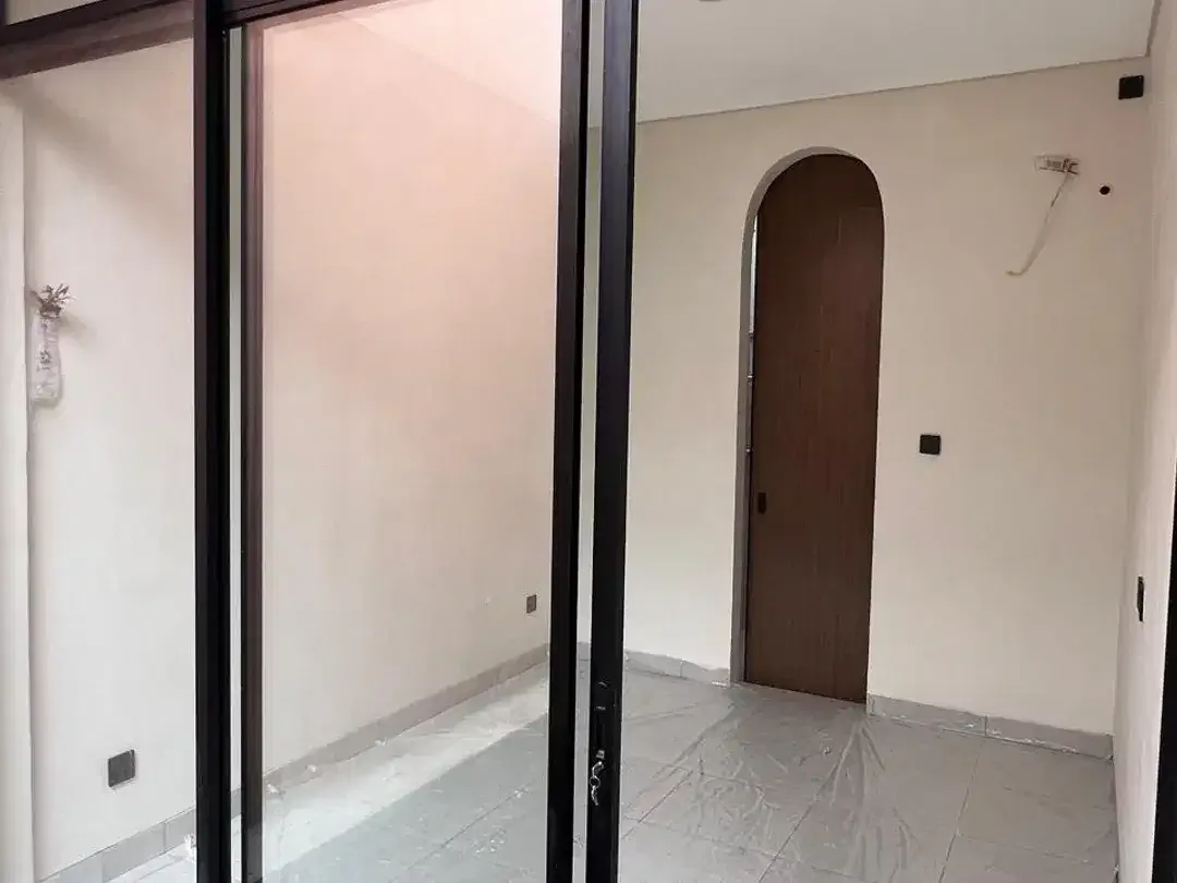 RUMAH BRAND NEW SEMI VILLA DI KETEWEL GIANYAR DEKAT PANTAI - Image 10 of 10