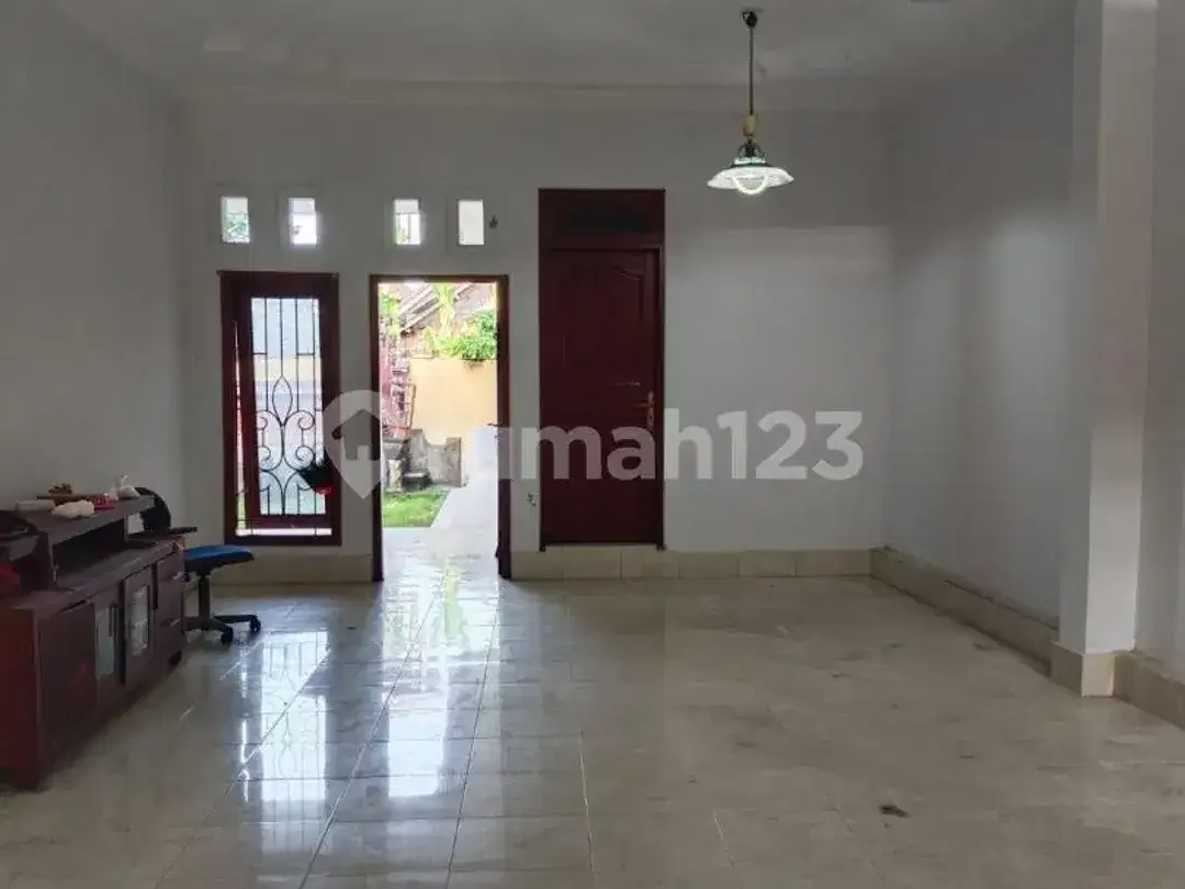 Dijual Rumah Luas 2 Lantai Strategis di Denpasar Utara - Image 5 of 10