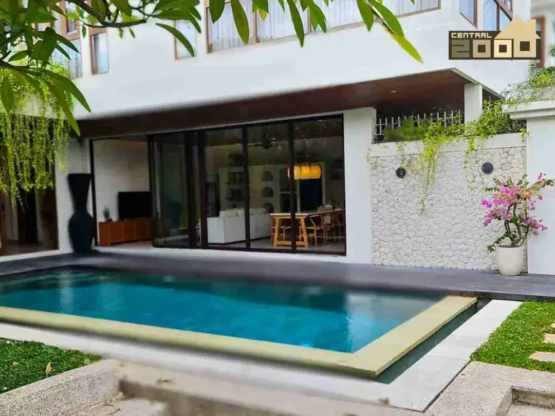 Luxury Freehold Villa with Large Pool & Garden – Umalas Area - Image 3 of 10