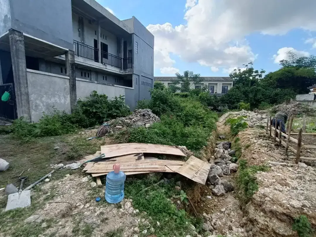 Tanah SHM Lingkungan Perumahan dan Kost Eksisting Siap Bangun dengan Harga Menarik di Puri Gading Jimbaran - Image 2 of 6